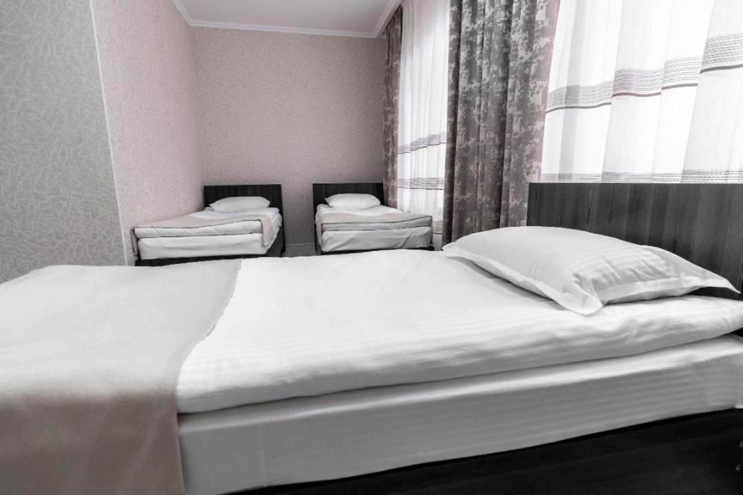 Mixx Hotel Karakol Exterior photo